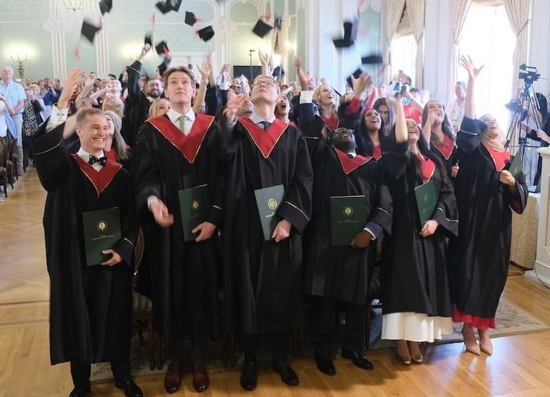 Absolwenci kierunku Lekarskiego w języku angielskim odebrali dyplomy ukończenia studiów!