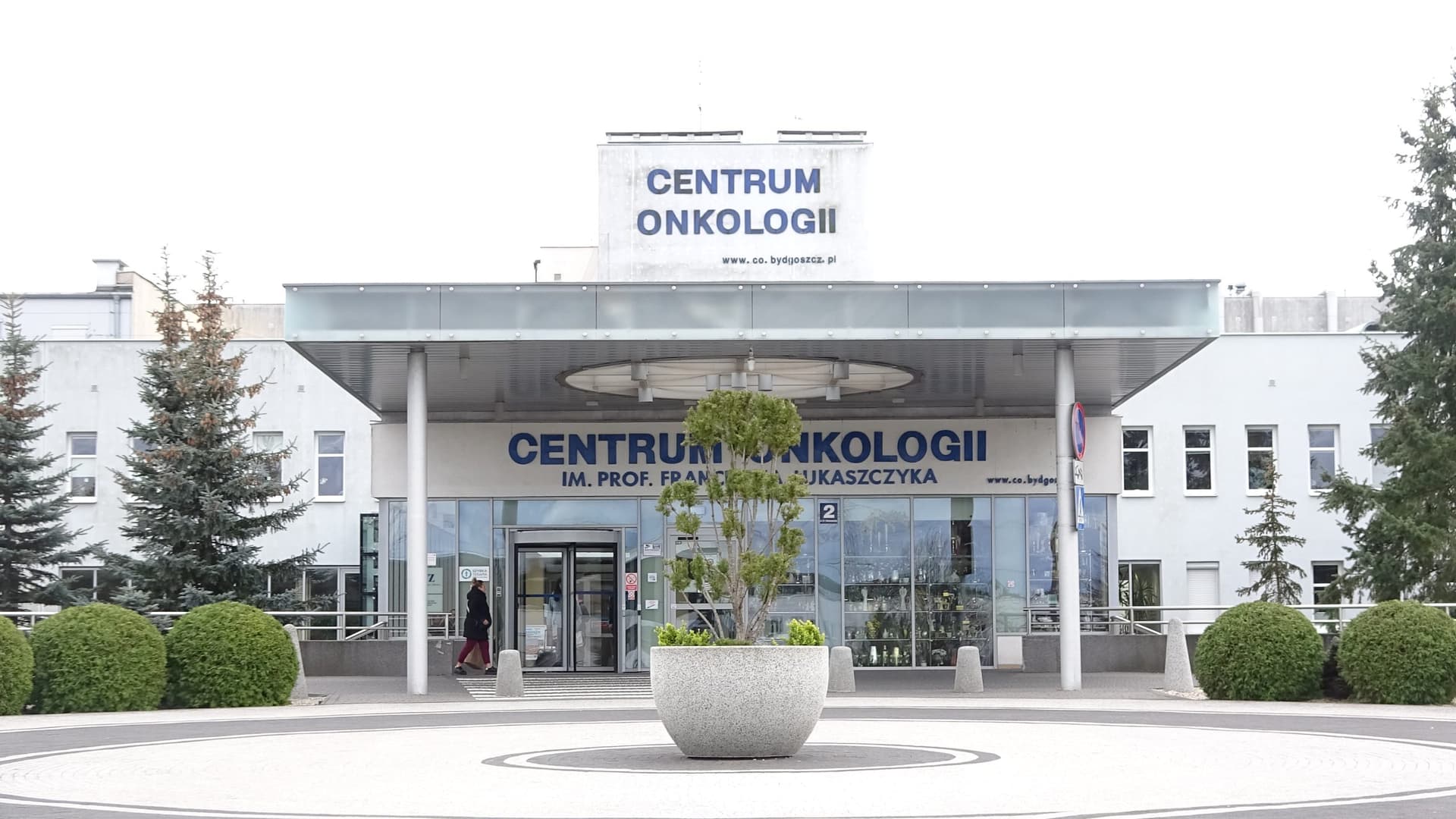 Centrum Onkologii, Szpital Zakaźny, Szpital Politechniki tylko na plusie. Wojskowy z największą stratą