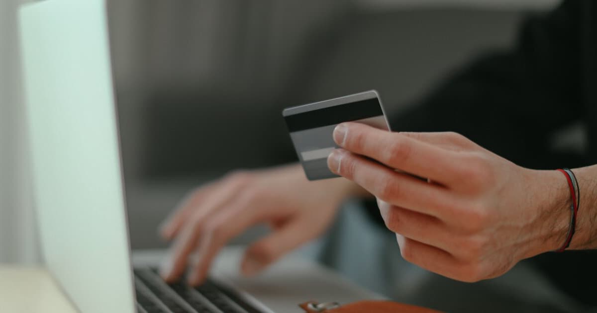 Finanse osobiste – jak świadomie korzystać z usług bankowych?