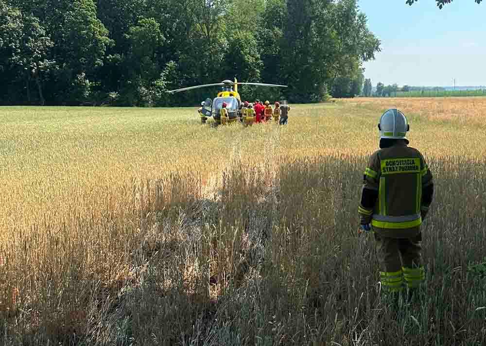 14-latek upadł na ziemię zjeżdżając rowerem ze schodów. Nie miał kasku, jest w ciężkim stanie
