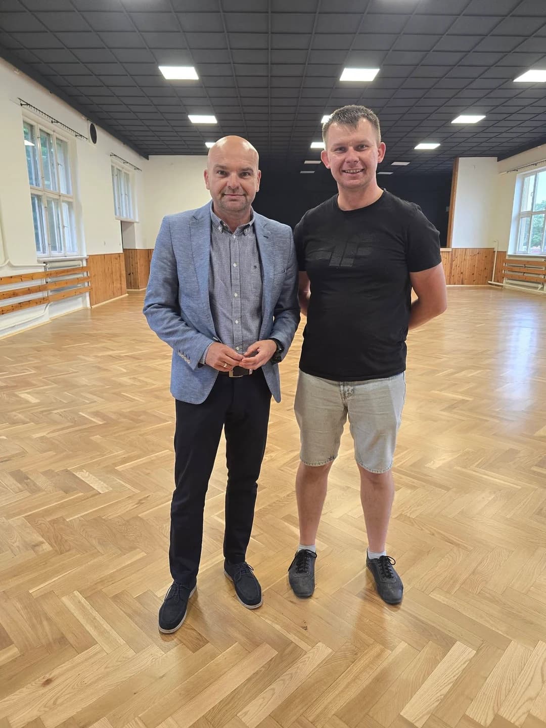 Grotniki: odnowiony parkiet i nowa brama w remizie OSP2 lip