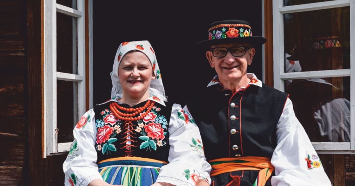 Szyk i moda dawnej wsi na fotografiach