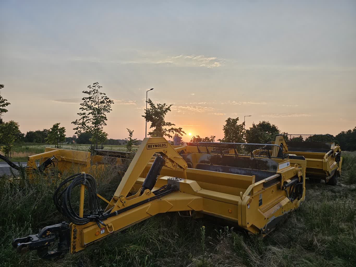 Ciężki sprzęt na ul. Mironickiej. Rozpoczęto budowę fabryki zbrojeniowej