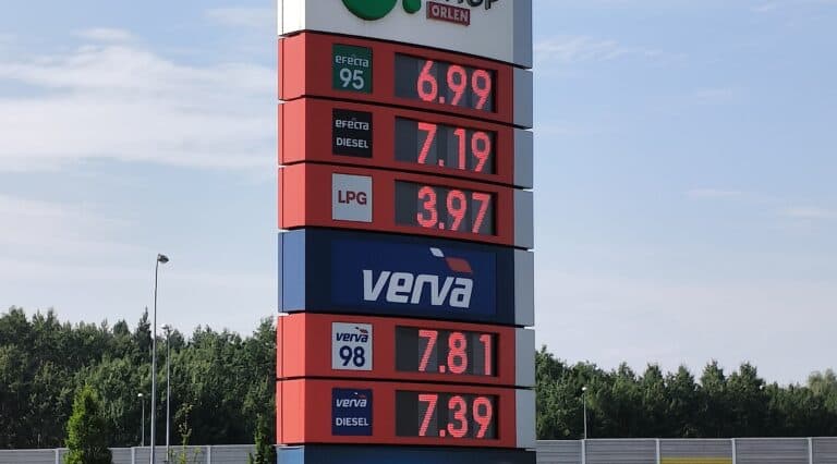 Koniec rządowego pakietu CPN. Od dziś droższe paliwo