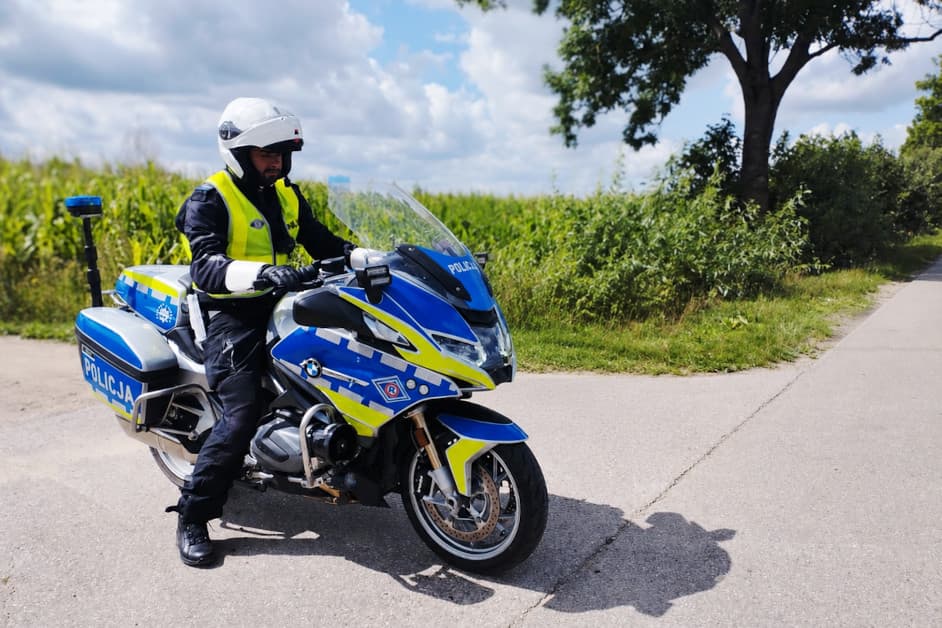 Region: Dwulatek sam na drodze. Policjant odnalazł jego mamę