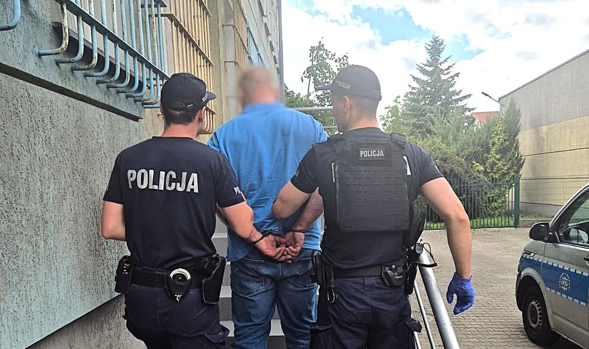 Kierowca miejskiego autobusu uderzył w znak, w kabinie miał amfetaminę