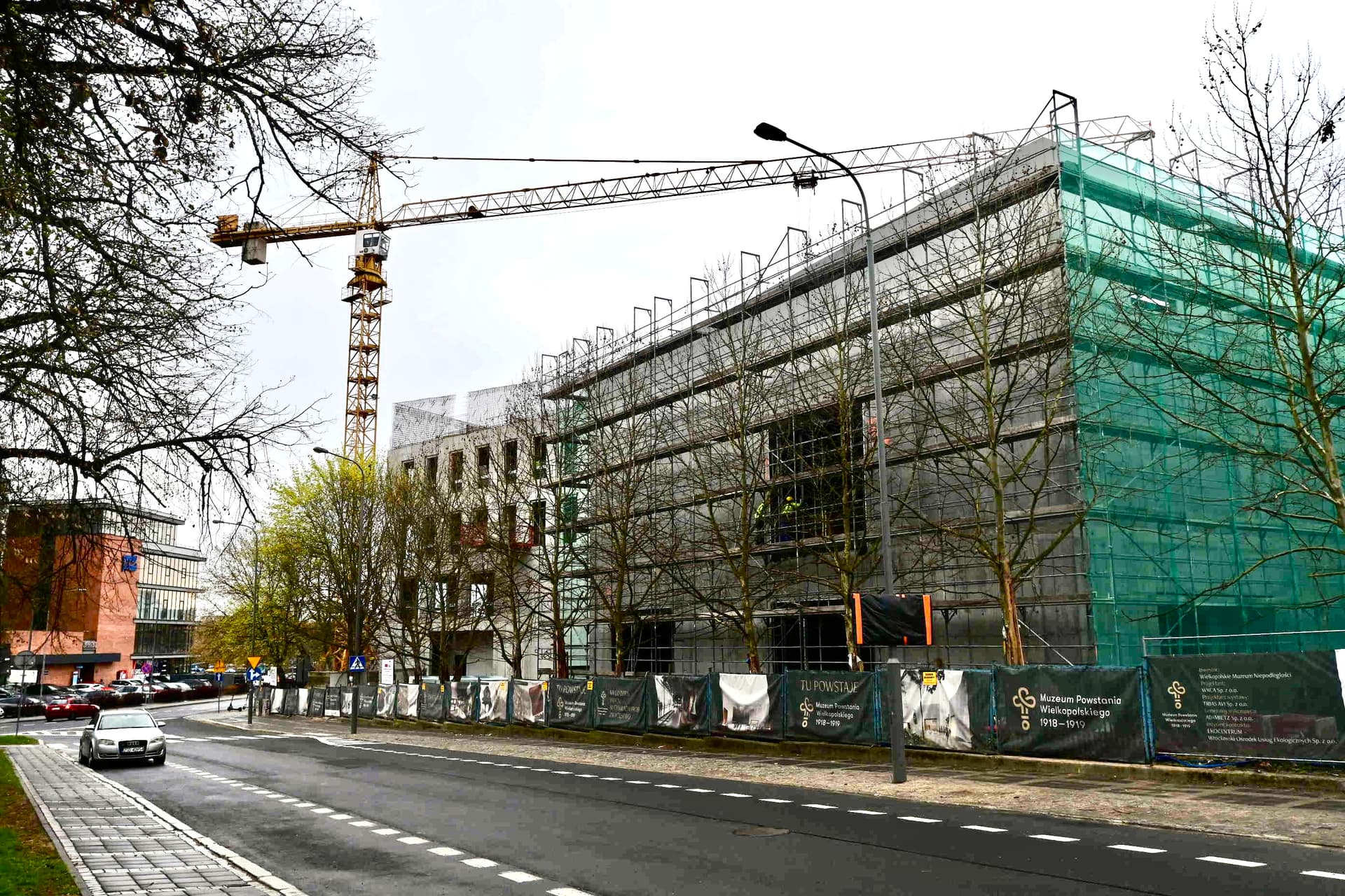 Budowa Muzeum Powstania Wielkopolskiego za półmetkiem. Zawieszają wiechę