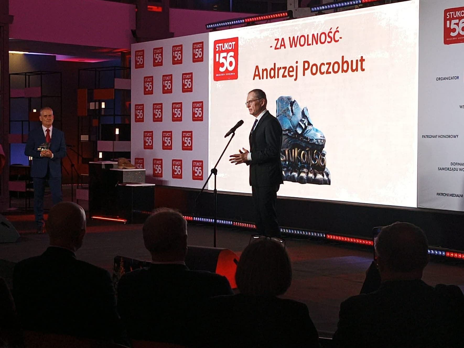 Andrzej Poczobut z nagrodą na gali Stukot '56
