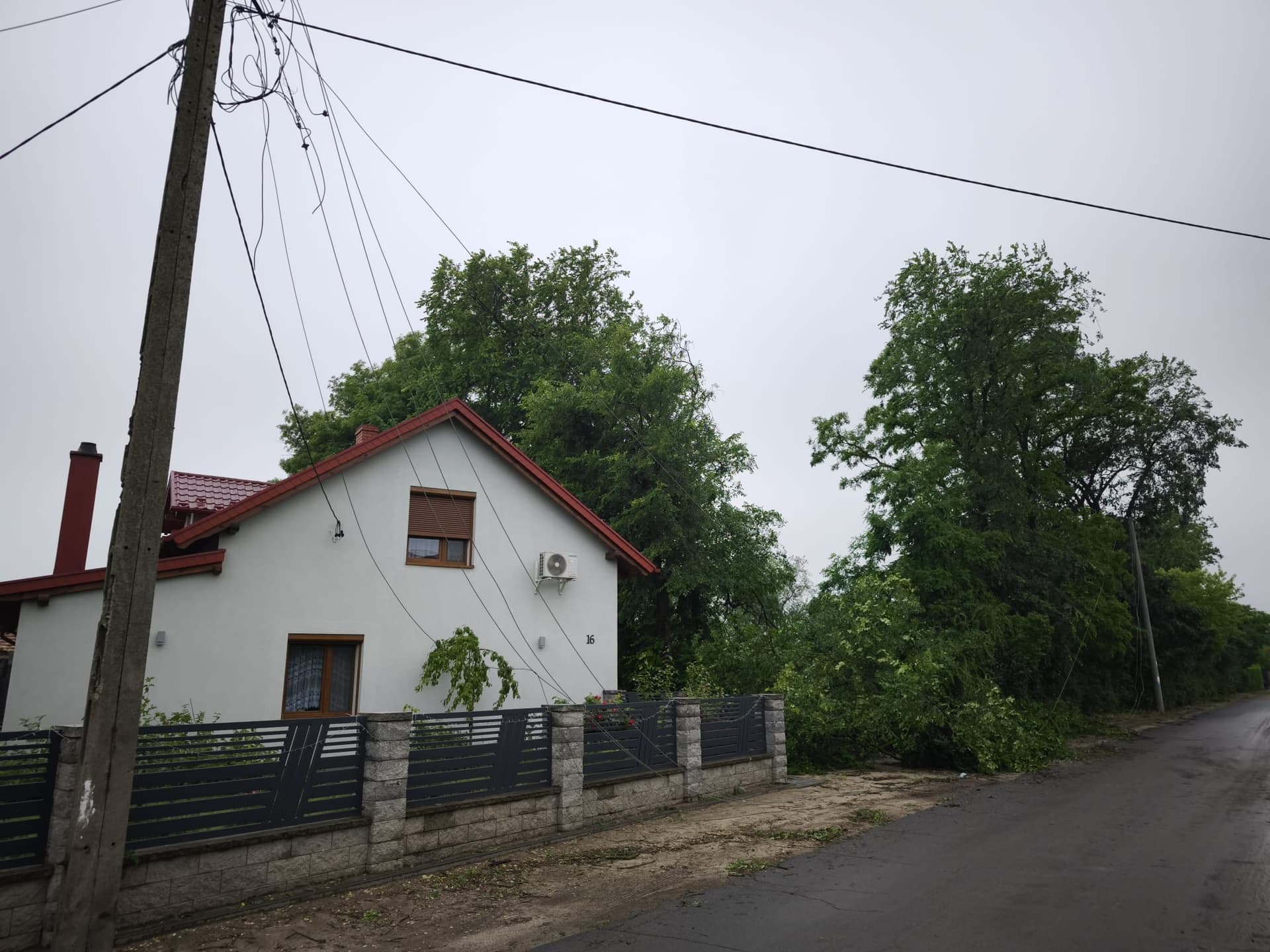 Rolnicy liczą straty po nawałnicach. Ruszyło przyjmowanie wniosków KOŚCIAN