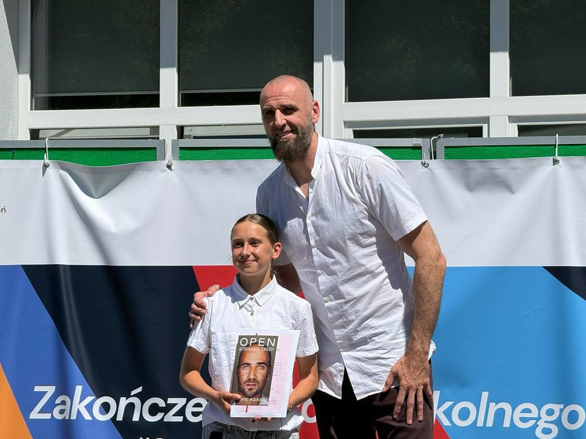 Marcin Gortat wręczył nagrody uczniom szkoły w Poznaniu: "Oczekujemy dyscypliny"