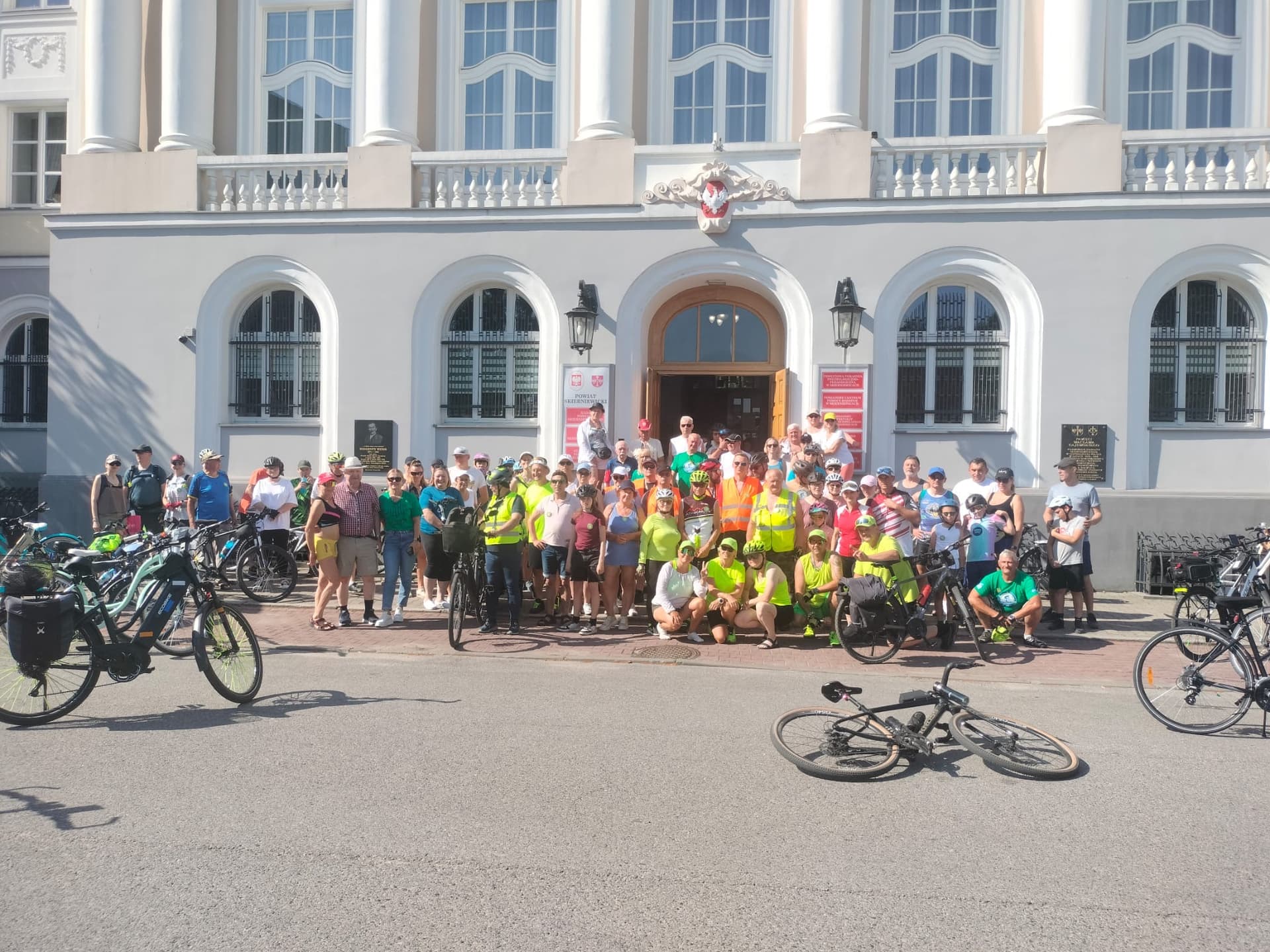Upał nie zatrzymał rowerzystów! Powiatowy Rajd Rowerowy w Powiecie Skierniewickim