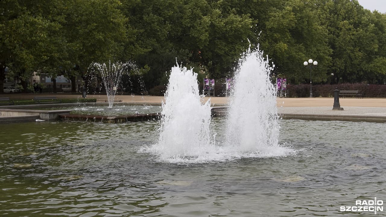 W upały kuszą, ale sanepid ostrzega. Fontanna to nie basen