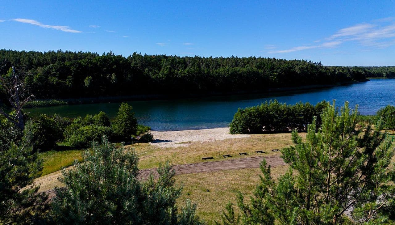 Modernizacja plaży nad jeziorem w Jeleninie