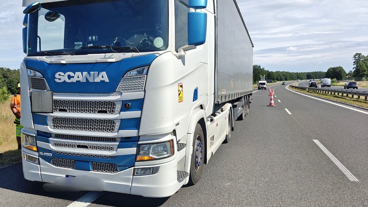 Ciężarówką pod wpływem narkotyków – 34-latek uderzył w bariery na s3