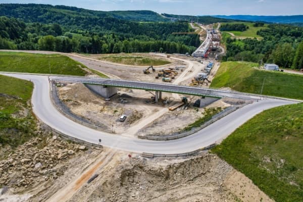 Oddano kolejny wiadukt na budowie S19 Babica–Jawornik