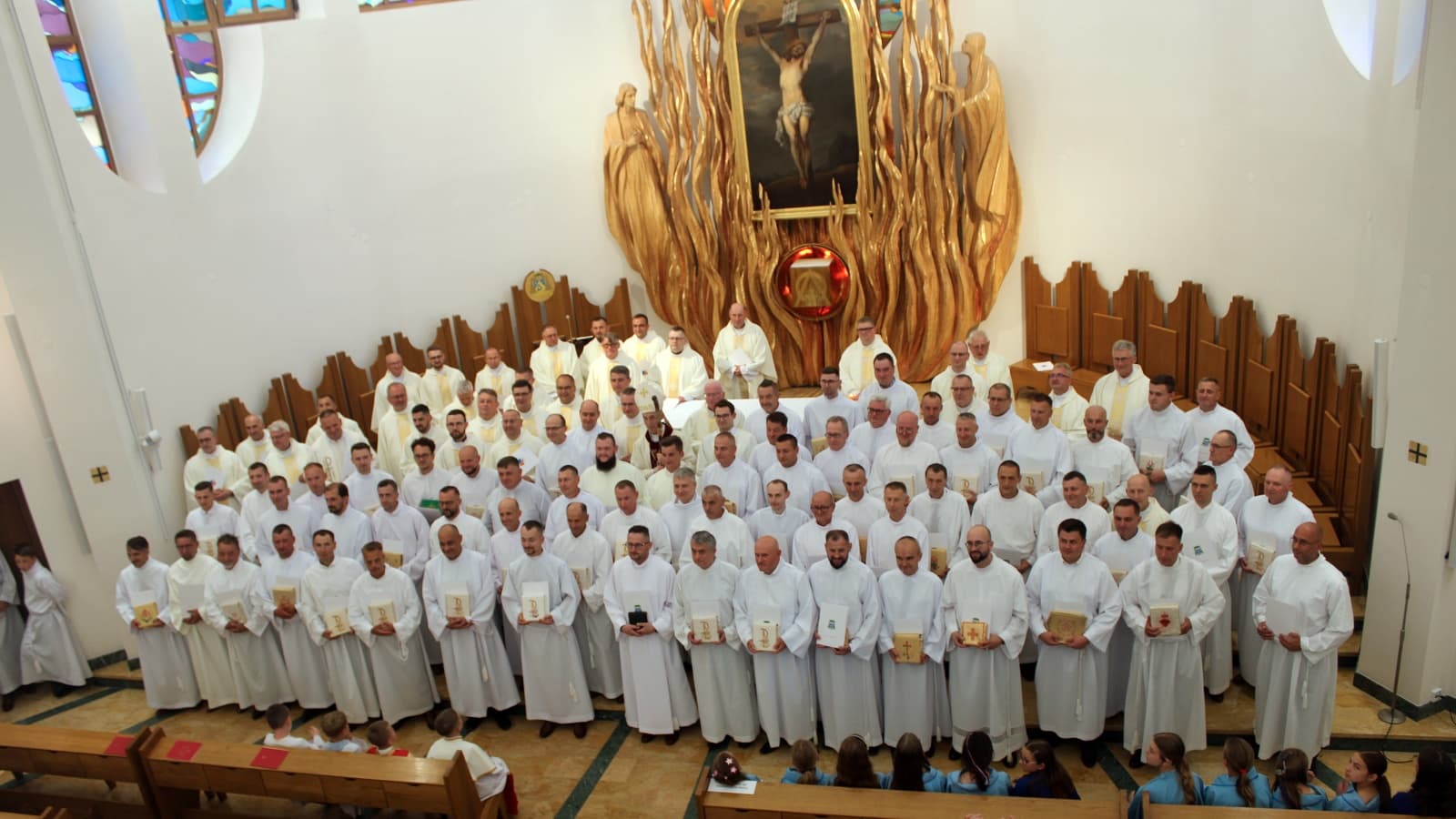 Będą nieść Eucharystię chorym. Diecezja tarnowska ma 70 nowych szafarzy