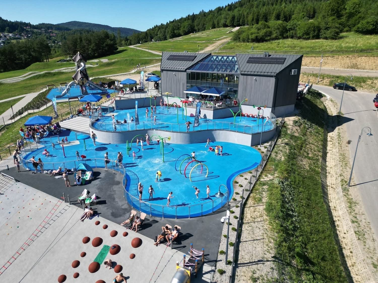 Sądeczanie chętnie chłodzą się nad wodą. W Krynicy-Zdroju oblegają Wodny Park Zabaw