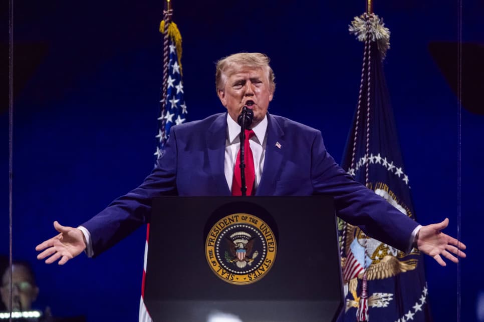 Ewakuacja przed przemówieniem Trumpa. „Los Ameryki został napisany przez Boga”