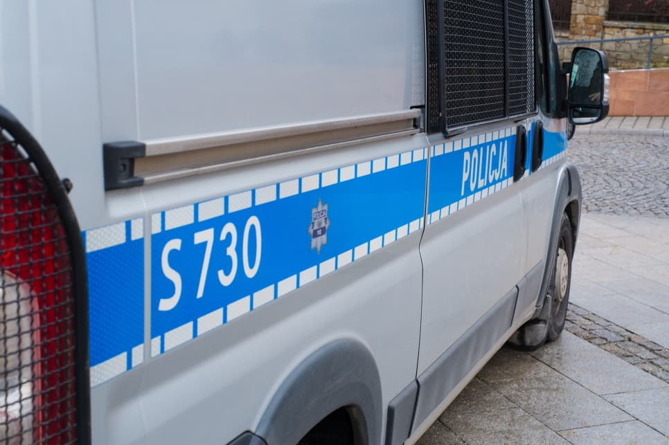 Dramat rodzinny w Chojnie. 20-latek aresztowany za zabójstwo matki i próbę zabójstwa babci