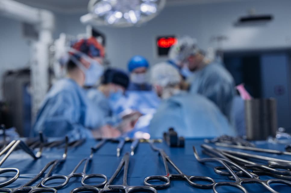 Lekarze usunęli guz wielkości piłki do koszykówki. Operacja w Płocku