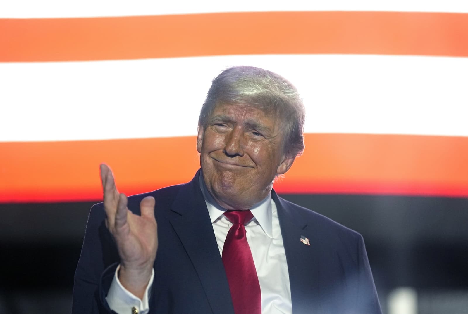 🇵🇱 PolskaTrump ogłasza początek złotej ery. "Ameryka wróciła"RMF24 Fakty·24 min temu↗