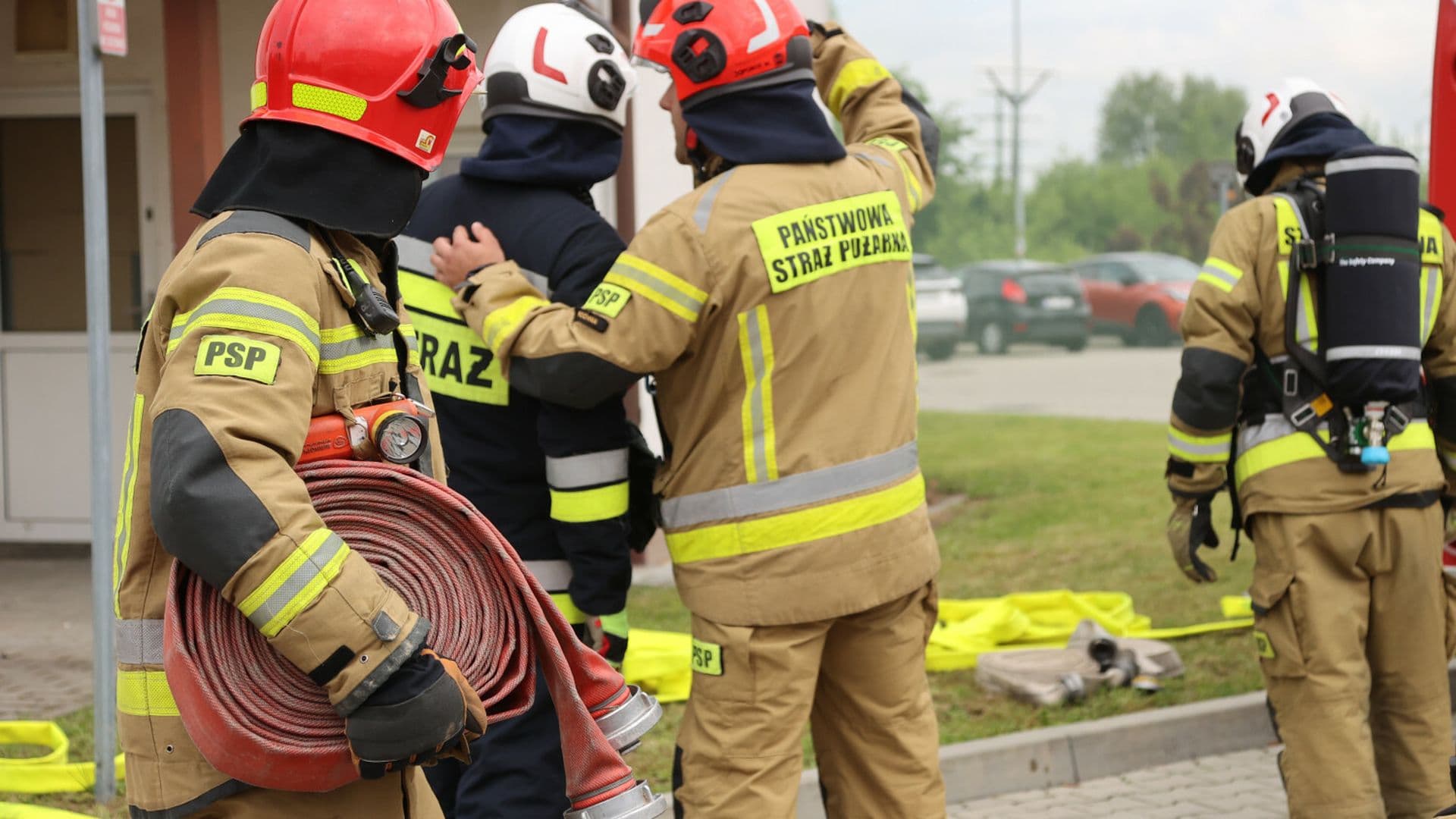 Pożar w budynku wielorodzinnym w Wałbrzychu. Strażacy ewakuowali mieszkańców