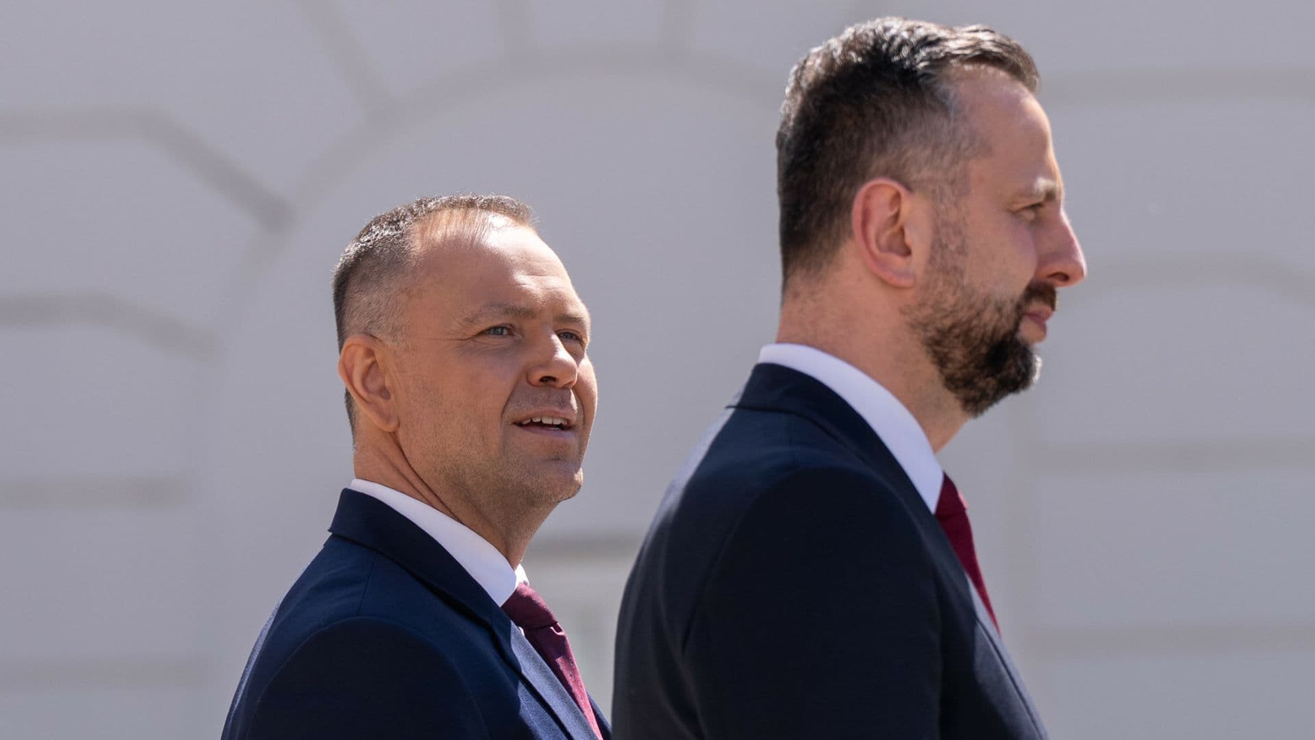 Ostra wymiana zdań. Nawrocki odpowiada szefowi MON. „Proszę się zmierzyć po męsku”