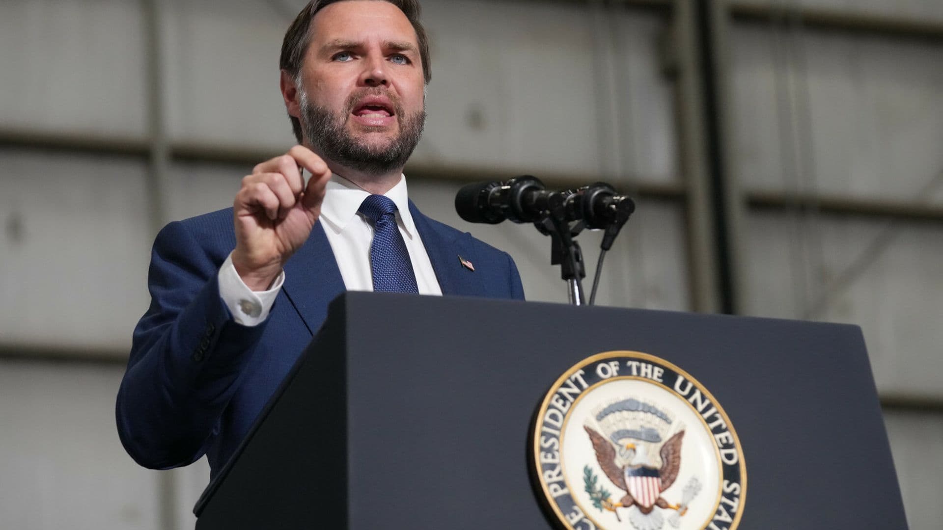 J.D Vance stawia ultimatium Iranowi w sprawie Cieśniny Ormuz. „Zmiażdżymy ich”