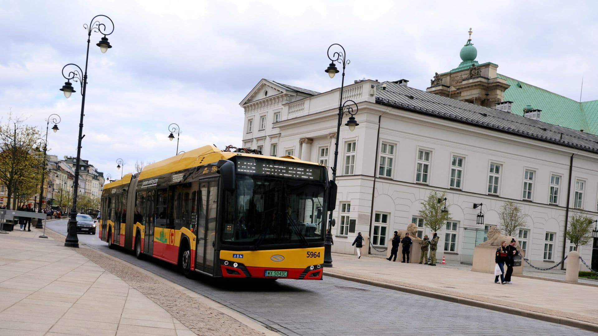Darmowa komunikacja miejska od 8 lipca. Te osoby mogą podróżować bez biletu