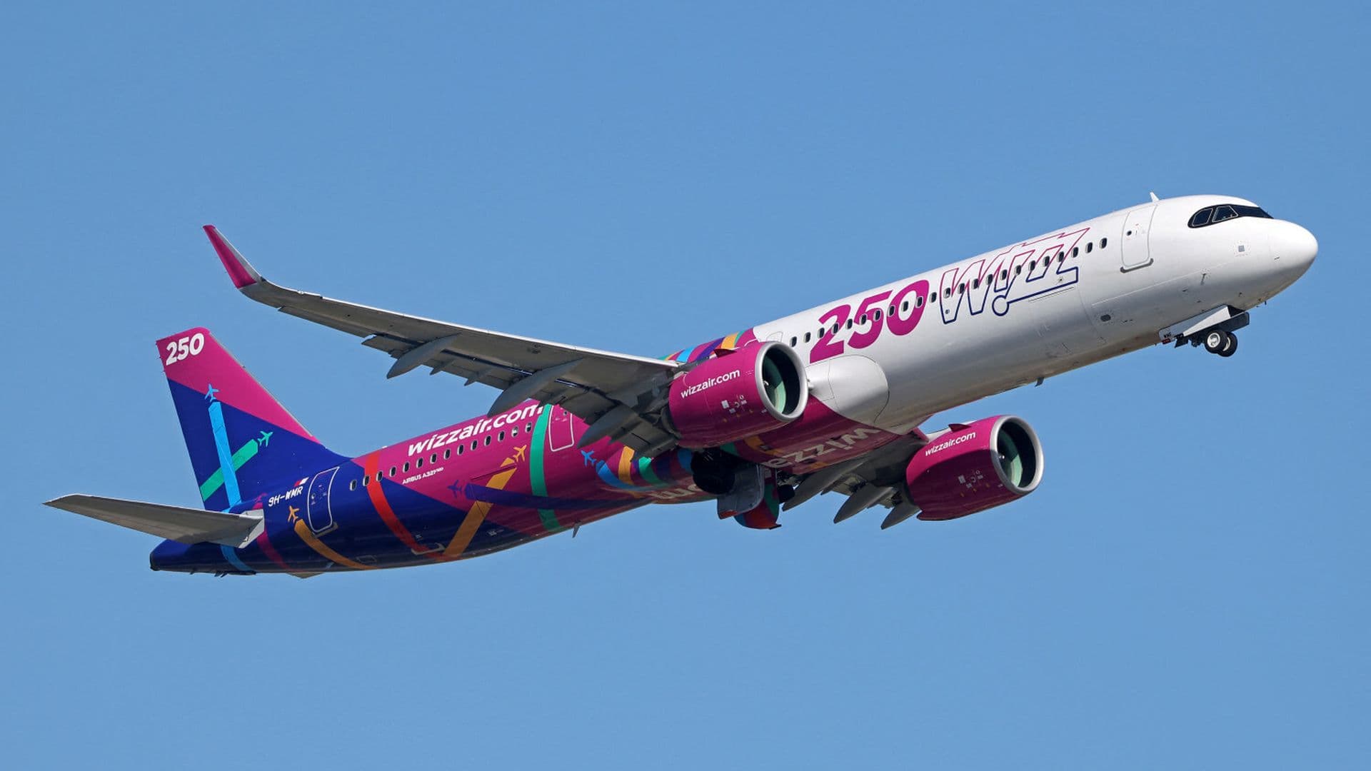 Wizz Air kasuje kolejne połączenia. Wielkie plany właśnie runęły