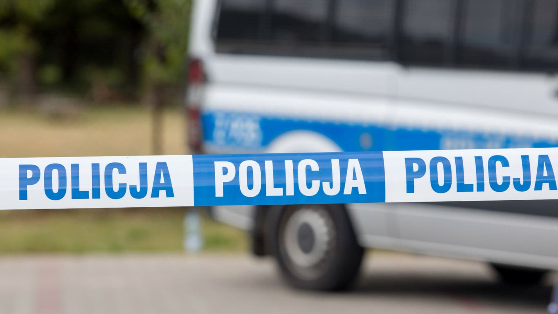 Makabryczne odkrycie na osiedlu w Bydgoszczy. Ciało mężczyzny leżało pod blokiem