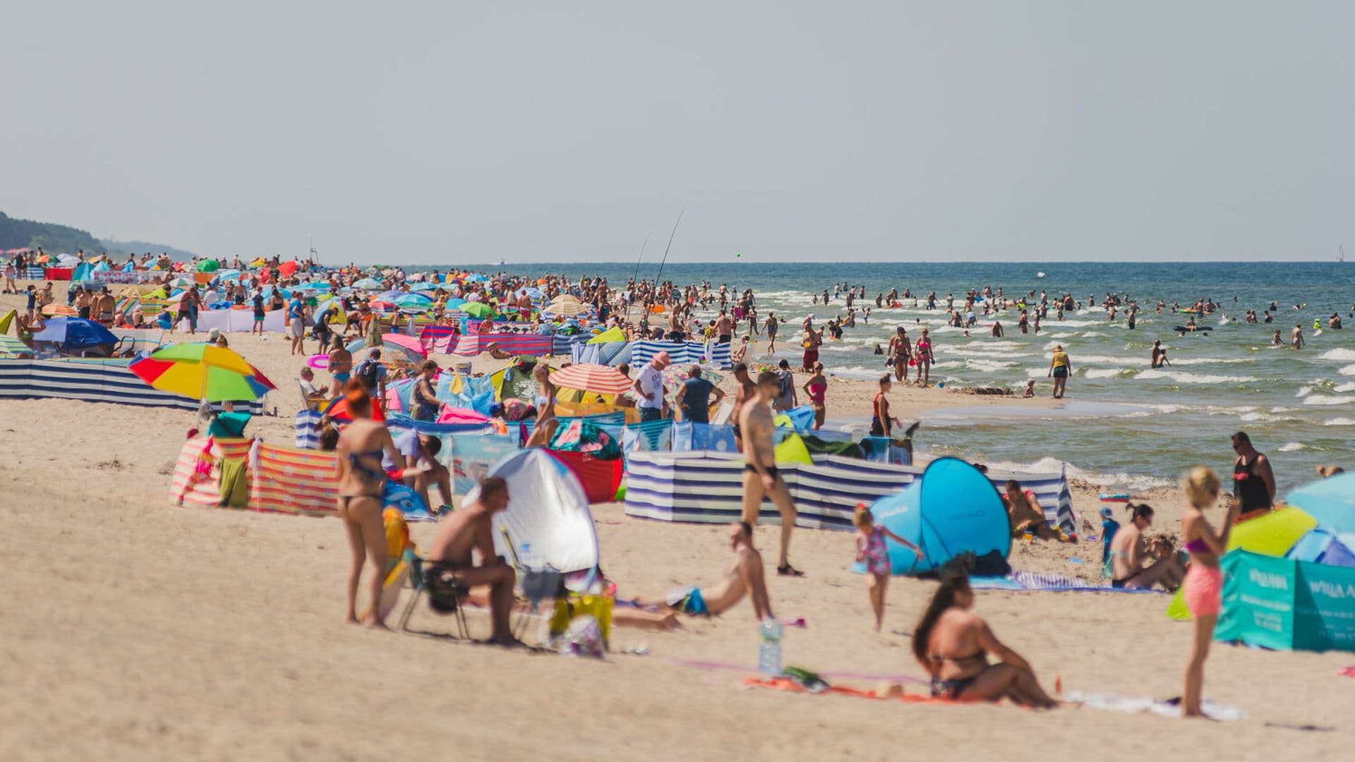 Ta wieś nad Bałtykiem ma tysiąc mieszkańców. Jest hitem wakacji. „Tłumy na plaży”