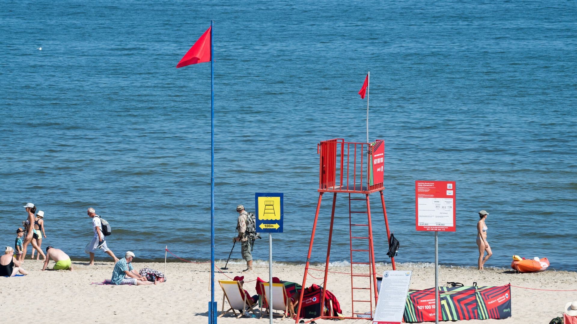 Pechowa niedziela dla plażowiczów nad Bałtykiem. Prawie 100 zamkniętych kąpielisk