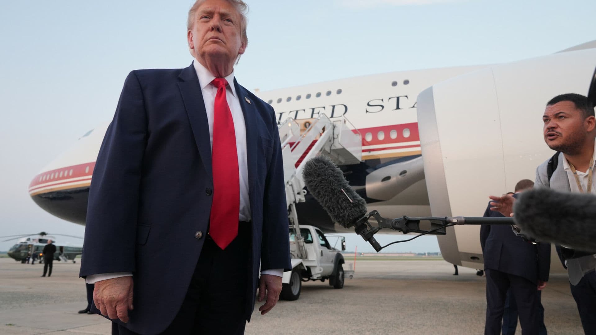 Trump uderza w Kanadę potężnymi cłami. Wojna handlowa coraz bliżej