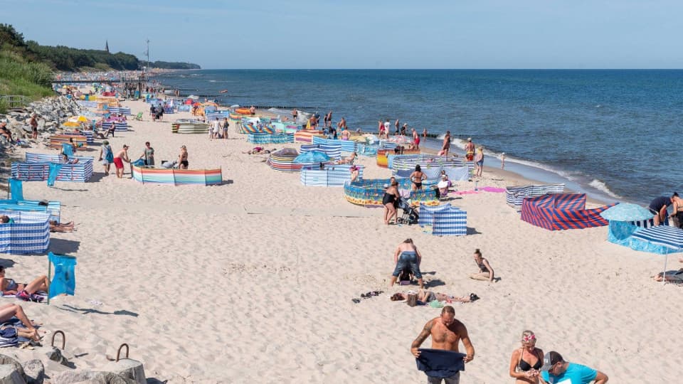 IMGW ogłosiło II stopień zagrożenia upałami dla Koszalina. Specjaliści przekonują: nakrycie głowy i krem z filtrem to nie wszystko