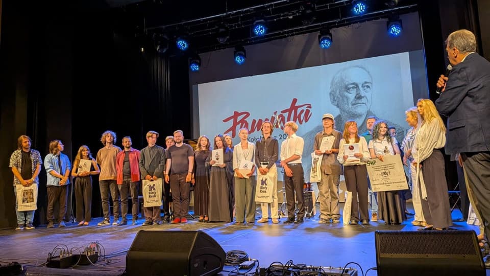 , 08:59 KOŁOBRZEG Karolina Jasińska z nagrodą główną VII Przeglądu Twórczości Przemysława Gintrowskiego „Pamiątki”