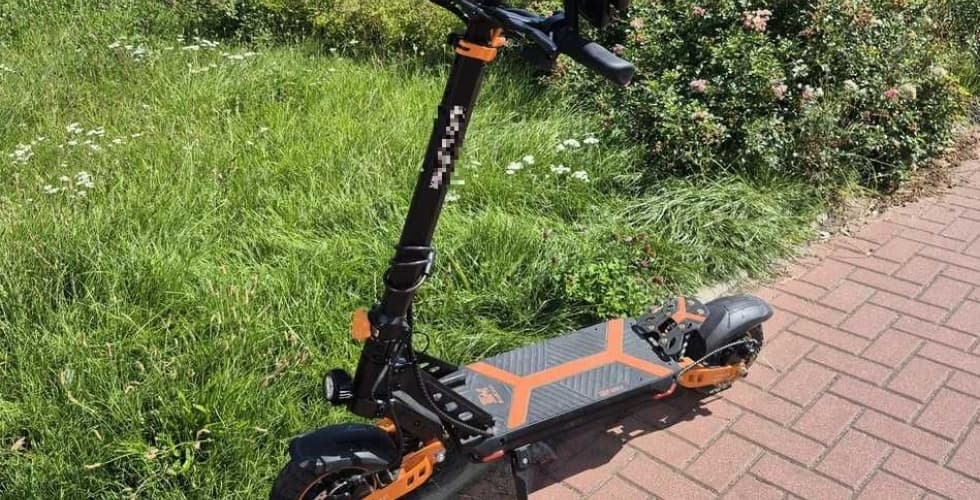 30 12-latek na hulajnodze elektrycznej spowodował kolizję drogową. Wysoki mandat dla matki i w tle sąd