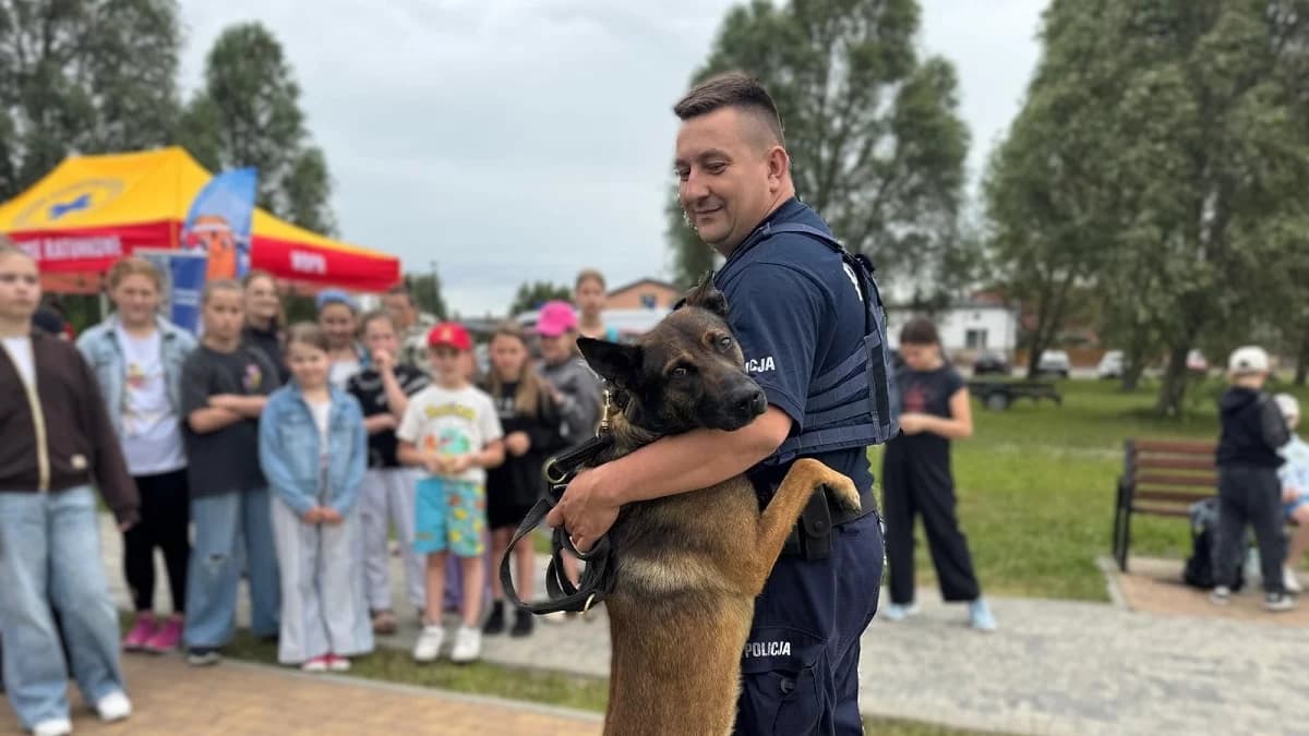 WiadomościPolicyjny pies Agat świętuje Dzień Psa. Od 3 lat służy w Zduńskiej Woli