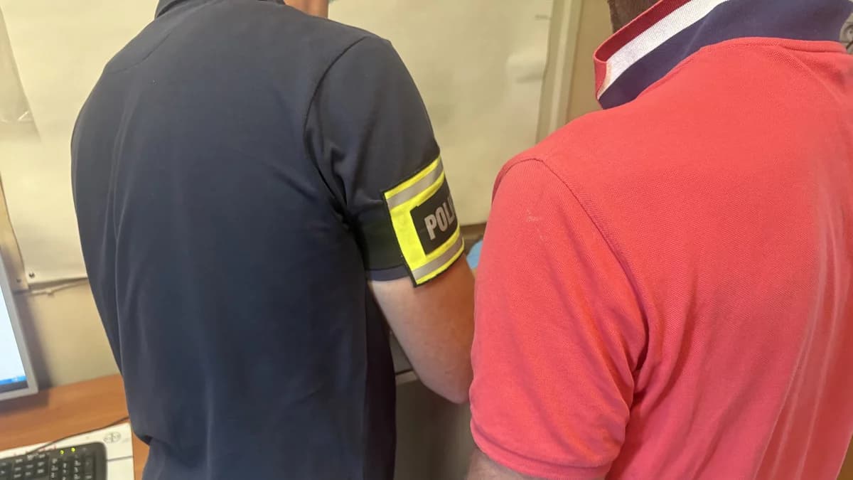 Na sygnaleAgresywny 42-latek wtargnął do mieszkania. Zaatakował jednego z domowników niebezpiecznym narzędziem