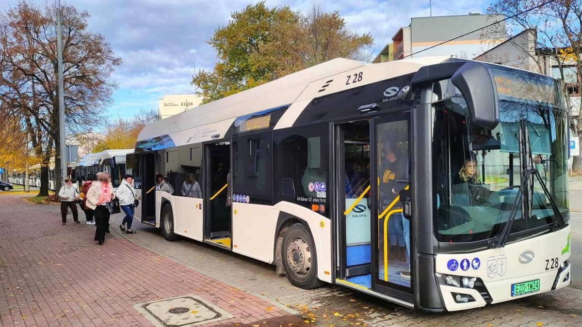 WiadomościDZIŚ: Utrudnienia w ruchu i zmiany tras autobusów w Zduńskiej Woli. Zamknięta ulica Łaska