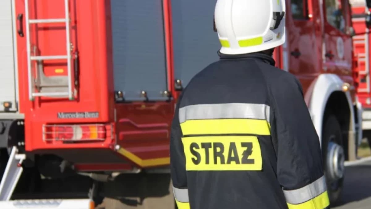 Mężczyzna zaczął słabnąć w wodzie, do akcji ruszyły służby. Strażacy wydali pilny komunikat