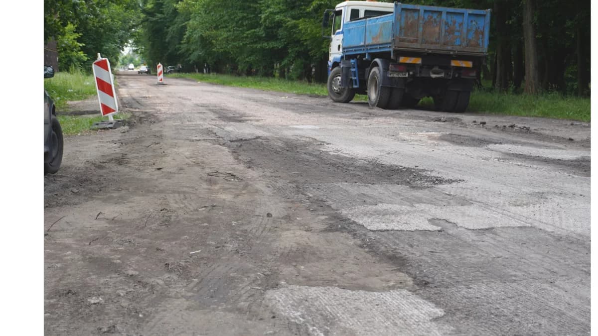 Głowno. Trwa kolejne podejście do remontu ul. Wigury. Dlaczego po kilku dniach zerwano wylany asfalt?
