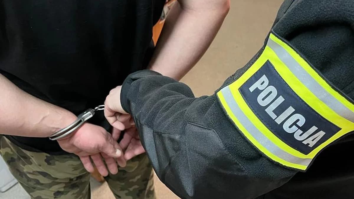 Nocny pościg za Mercedesem w Łowiczu. Zakończył się blokadą i ucieczką pieszo w Bolimowie