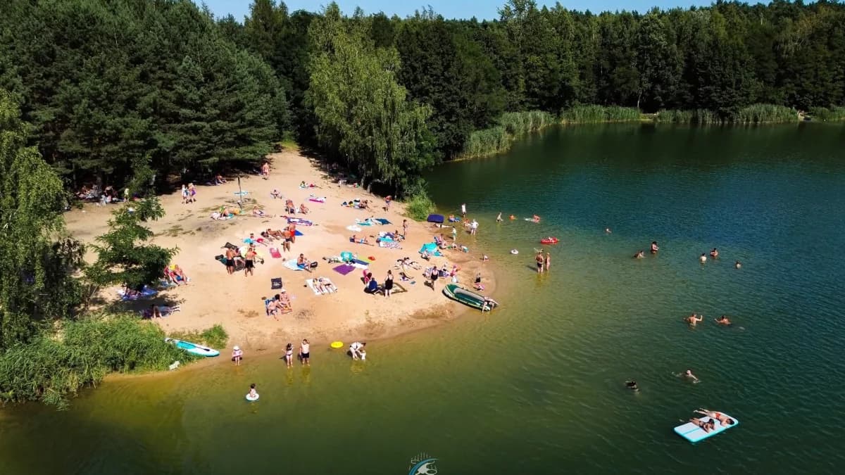 Fala upałów uderzy w Łódzkie. Top 10 kąpielisk w regionie, gdzie można szukać ochłody