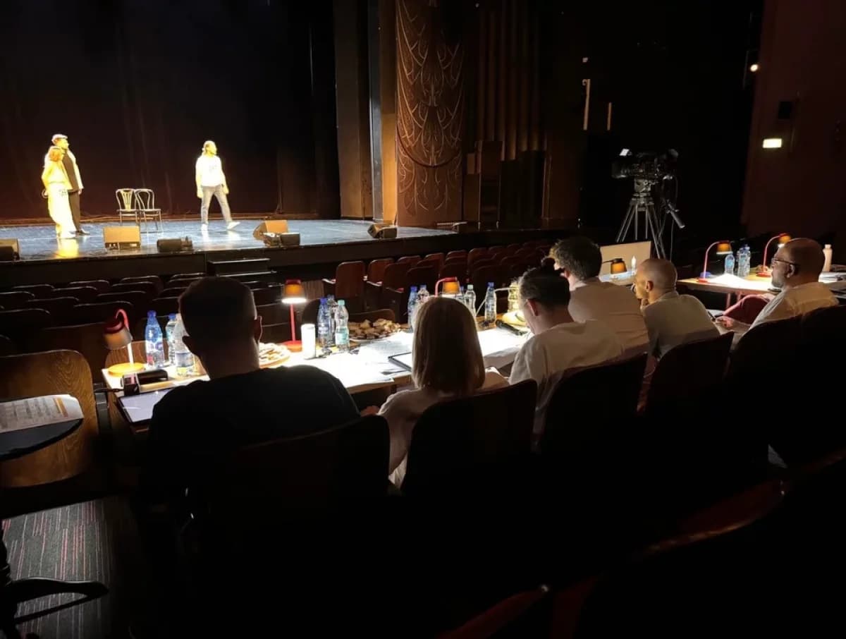 Znani artyści i setki kandydatów. Tłumy na castingu do „Krainy Lodu” w Łodzi
