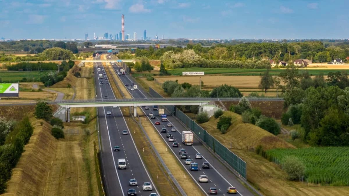 Ważna trasa z Łodzi do Warszawy będzie szersza. Jest umowa na pierwszy odcinek