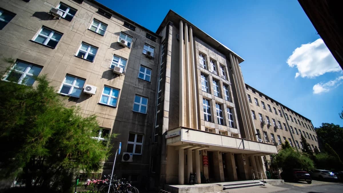 Kolejny budynek znika z mapy Łodzi. Ruszyła rozbiórka na Politechnice Łódzkiej