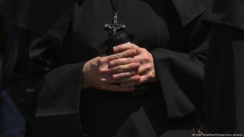 Spiegel: Linia nr 666 na Hel a rola Kościoła w Polsce