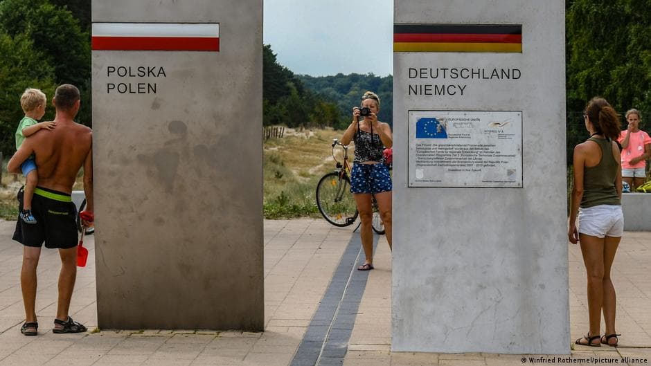 Prasa: Coraz więcej Polaków i Niemców odwiedza kraj sąsiada