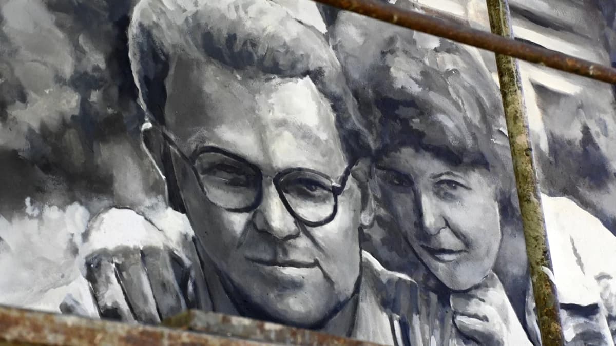 Beksińscy wracają na Jagiellońską. Arkadiusz Andrejkow maluje nowy mural w miejscu ich dawnego domu